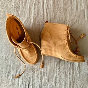 Adorable Lucky Brand Suede Wedges